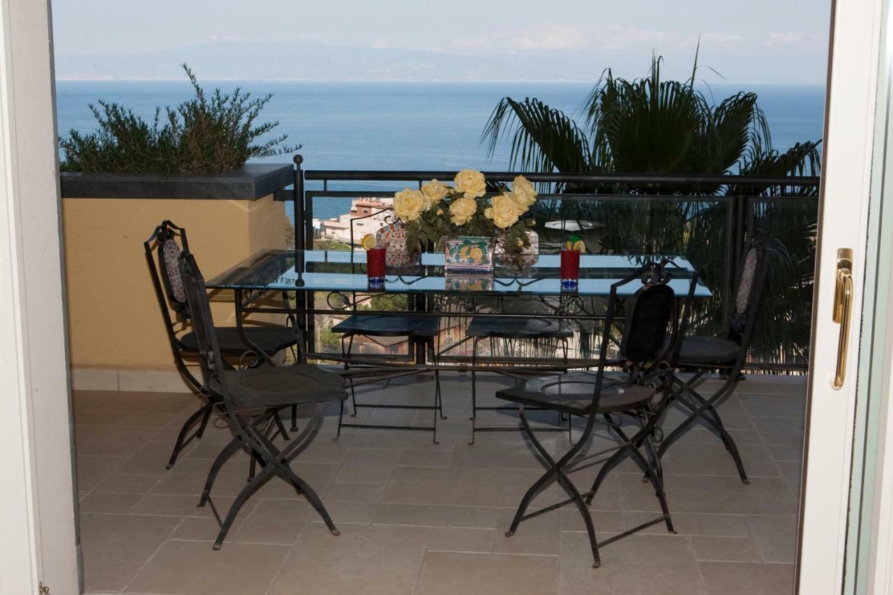 Taormina Seaview Apartment - Taormina Holidays Eksteriør billede